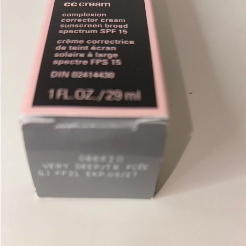 Mary Kay Brown Concealer Matte Finish - Picture 3 of 7